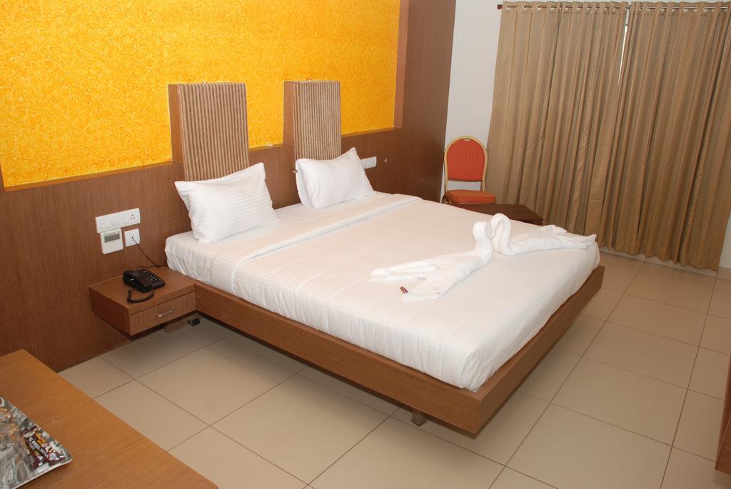 Hotel Pla Amrith Inn Tiruchirappalli Exterior photo