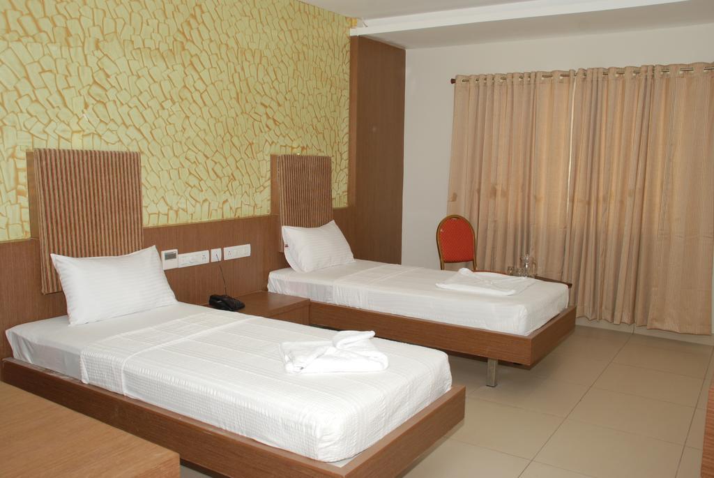 Hotel Pla Amrith Inn Tiruchirappalli Room photo