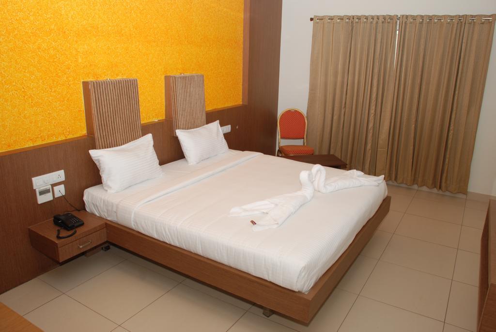 Hotel Pla Amrith Inn Tiruchirappalli Exterior photo