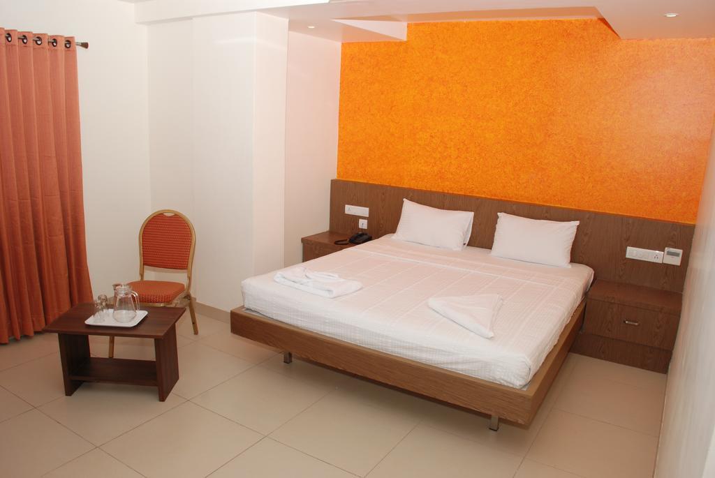 Hotel Pla Amrith Inn Tiruchirappalli Exterior photo